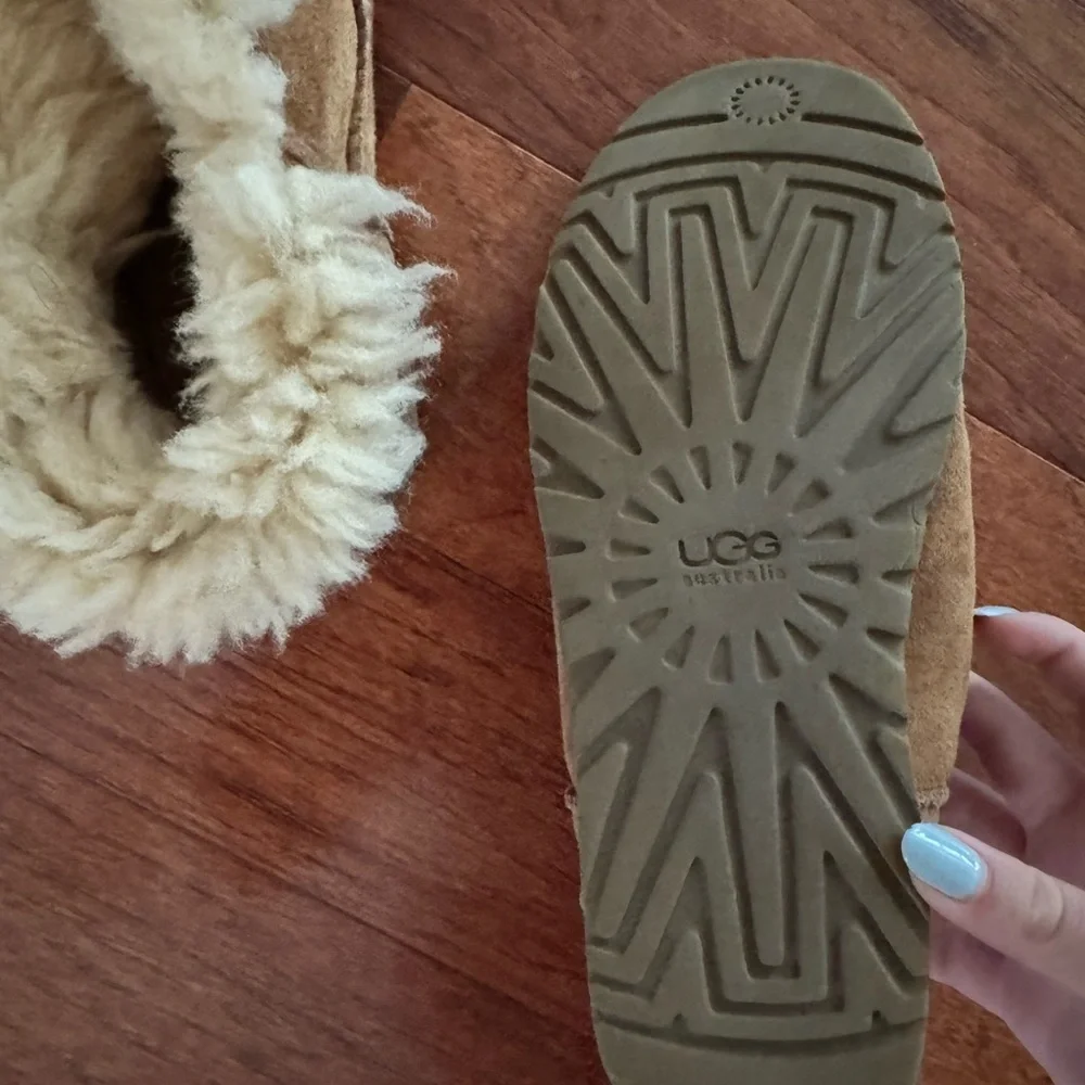 UGG Mini Bailey Button II